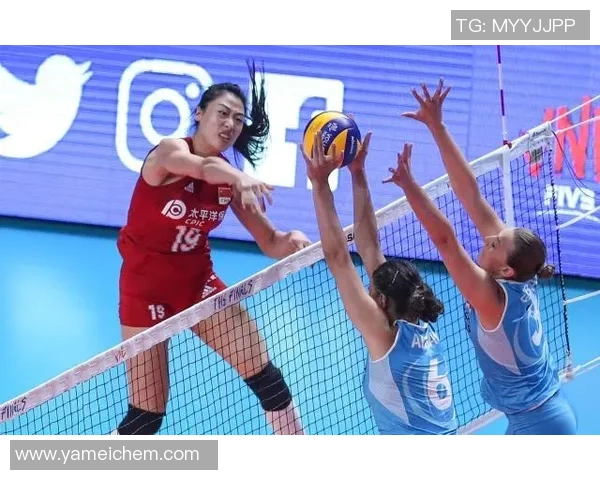 武汉排球队在锦标赛中的团队协作展现出色值得赞赏与学习 武汉排球队在锦标赛中的团队协作展现出色值得赞赏与学习